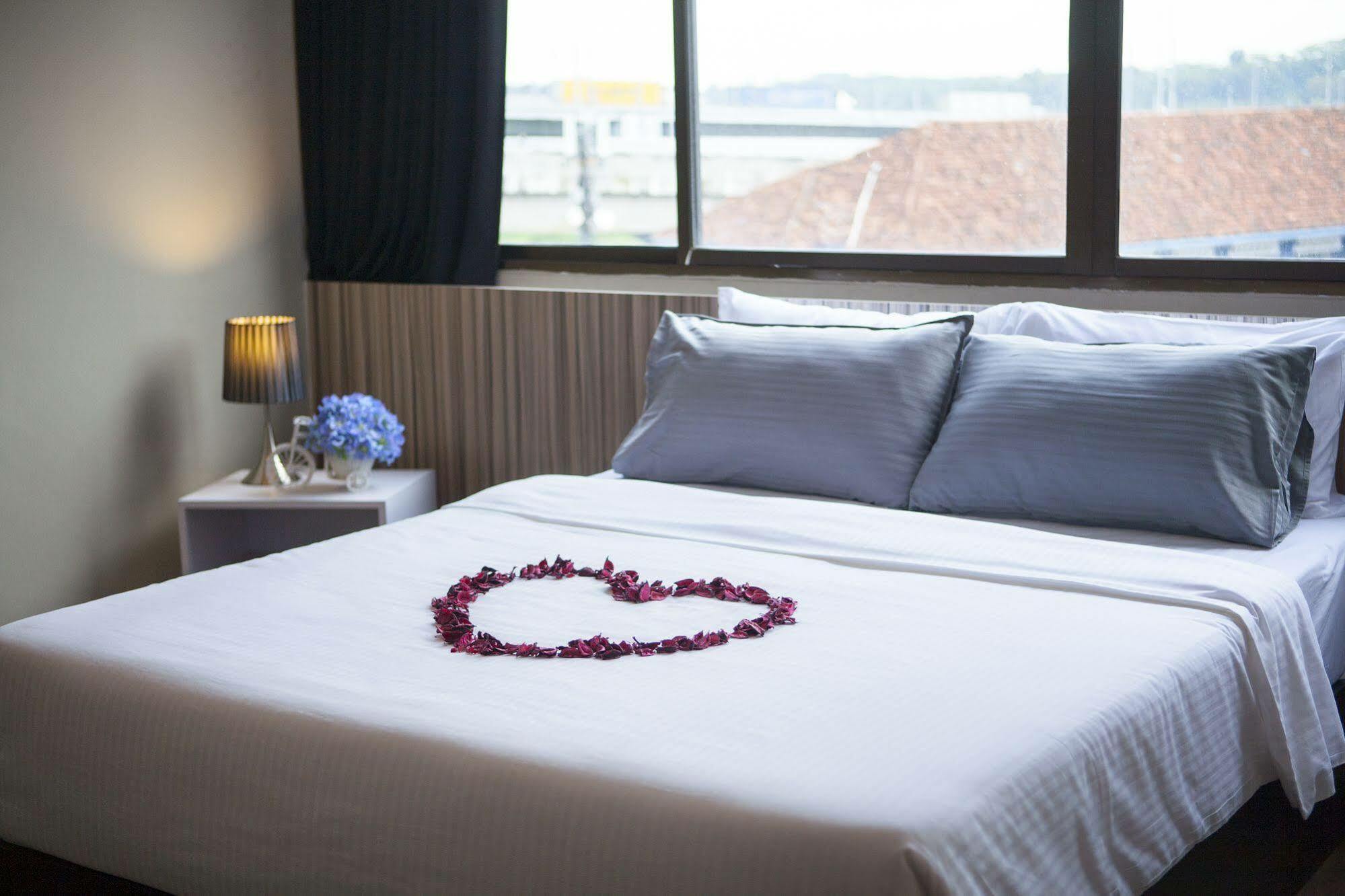 นิว บูทิก โฮเต็ล Hotel ยะโฮร์บาห์รู ภายนอก รูปภาพ